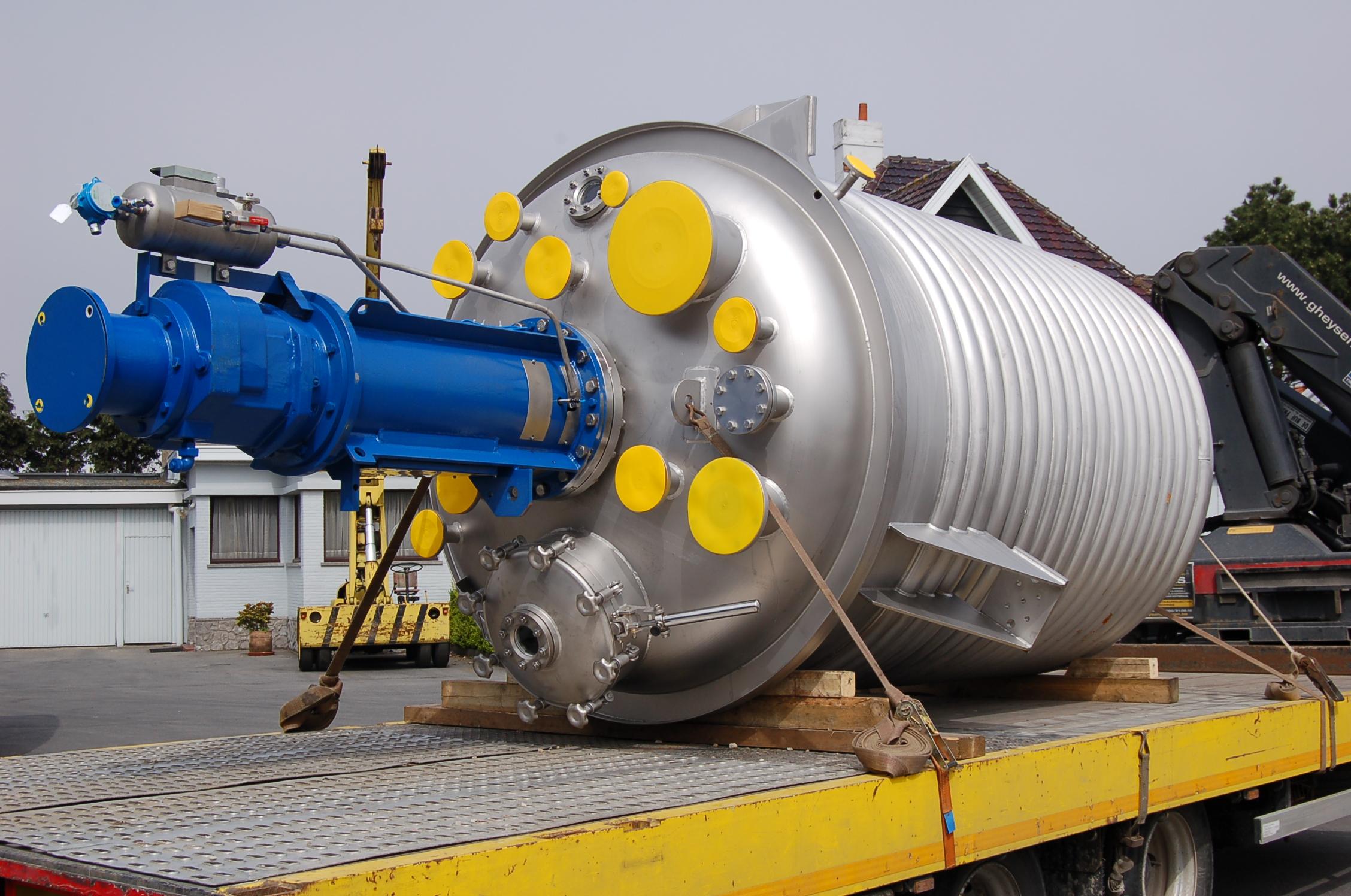 Reactor 6500 liter met half-pipe verwarming.